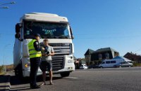 Зеленский поручил Нацполиции и СБУ взять на себя функции контроля за габаритно-весовыми ограничениями на дорогах