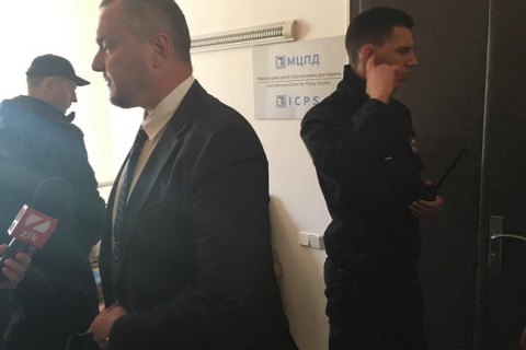 В офісі Міжнародного центру перспективних досліджень провели обшук у справі Артеменка