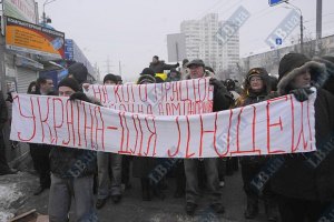Торговцы опасаются нового штурма рынка "Юность" 