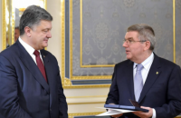 Порошенко наградил орденом Ярослава Мудрого главу МОК 