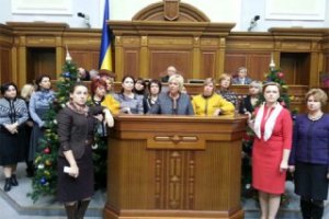 Тарасюк считает, что в Раде мало женщин