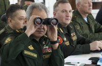 Білоруські солдати риють окопи біля кордонів з Україною, Польщею та Литвою