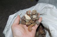 На границе с Польшей пограничники перехватили 150 кг янтаря 