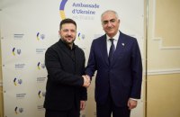Президент Зеленський у Парижі зустрівся зі спадкоємним принцом Ірану 