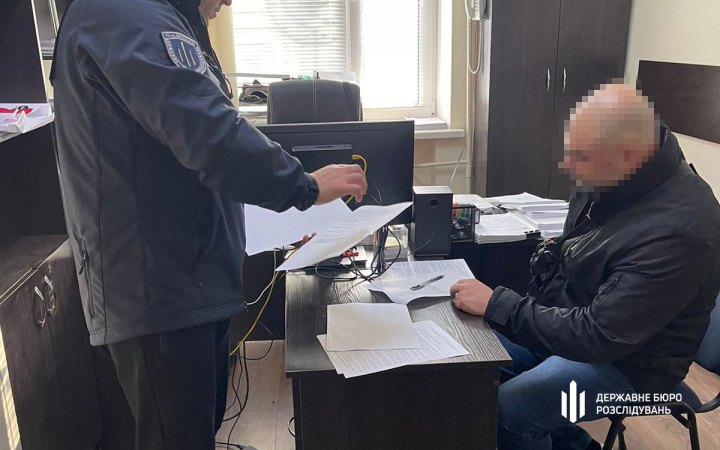 У Миколаєві правоохоронець отримав 4 роки ув’язнення за побиття чоловіка під час зупинки авто