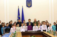 По приглашению Авакова в Киев на экскурсию приехали 27 сирот из Мариуполя
