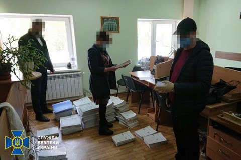 СБУ раскрыла схему поставок испорченных продуктов из госрезерва в тюрьмы