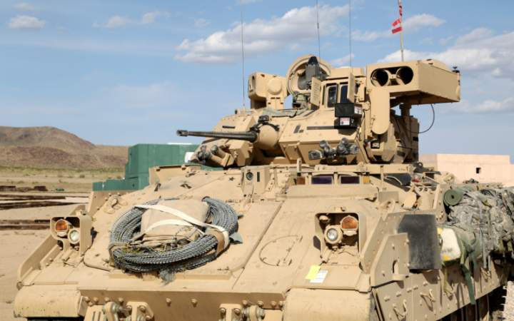 Військові показали успішну роботу американської БМП Bradley