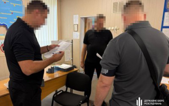 У ДБР повідомили, що проводять обшуки у понад 100 ТЦК по всій Україні (доповнено)
