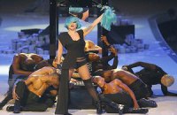 Lady GaGa 2 месяца будет носить только вещи Versace