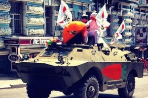 Захарченко обвинил Турчинова в появлении БТР в центре Киева