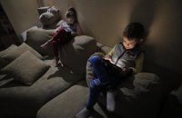 «Мамо, мені нудно». Чому батькам не завжди слід вважати це проблемою