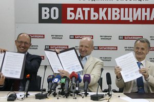 Турчинов пообещал главе Меджлиса одно из лучших мест в списке оппозиции