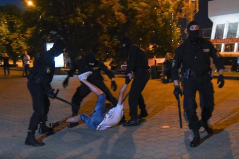 Лукашенко заявил, что выборы прошли "как праздник", и назвал протестующих овцами