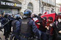 Уряд Франції погодився виконати частину вимог студентських протестів