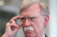 Болтон рассказал о намерении Трампа шантажировать Украину военной помощью