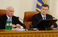 Янукович и Азаров поздравили с Днем работников легкой промышленности