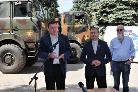 Латвия передала на Донбасс более 20 тонн гумпомощи 