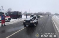 Двоє людей загинули через зіткнення автомобіля з маршруткою біля Харкова