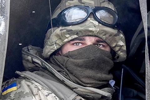 Зеленский присвоил звание Героя Украины погибшему "киборгу" Петру Полыцяку