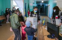 "Краще вже не піклуйтеся про нас". Переселенці отримали від ЮНІСЕФ і Мінреінтеграції браковані дитячі речі. Як це пояснюють