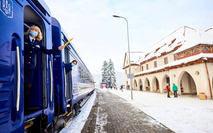 Понад 60 рейсів курсують з відхиленням від графіка після обстрілів РФ, – "Укрзалізниця"