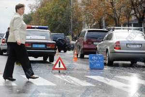 ​​Mercedes посольства Индии насмерть сбил пешехода под Житомиром
