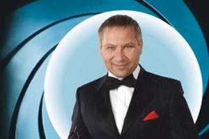 "Регионал" Лукьянов предстал перед избирателями в образе Джеймса Бонда
