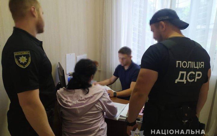 На Чернігівщині поліція викрила місцеву мешканку, яка намагалася заробити майже 500 тис. гривень на гуманітарній допомозі