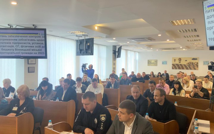 В Виннице "дерусифицировали" 6 улиц и парк, а также демонтировали памятник Горькому - горсовет
