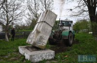 На Львівщині в селі Костенів позбулися пам’ятника доби тоталітаризму