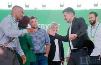 “Кварталівці”, члени “Батьківщини” та люди Коломойського: кого Зеленський веде у Раду