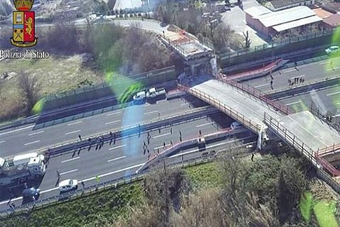 В Италии в результате обрушения моста погибла супружеская пара