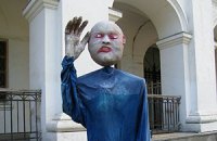Куклы-призраки на улицах Киева