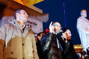 Лидеры оппозиции идут на Банковую к АП