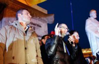 Лидеры оппозиции идут на Банковую к АП