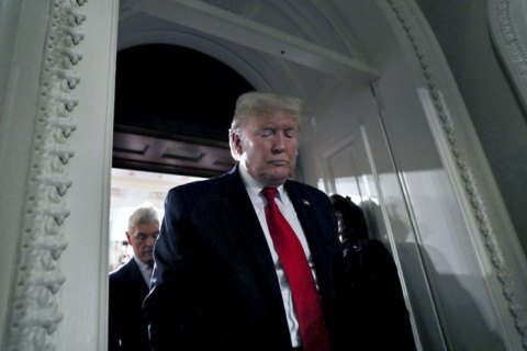 Трампа, у которого накануне обнаружили коронавирус, госпитализировали
