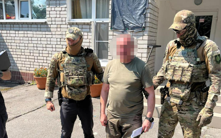 Суд арештував ексочільника Запорізького обласного ТЦК у справі про нарахування “бойових” виплат своєму оточенню