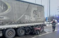 ​На трасі Київ-Одеса після зіткнення з вантажівкою загинули водій та троє пасажирів легковика