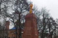 Ленина в Ахтырке свалил "свободовец" Мирошниченко