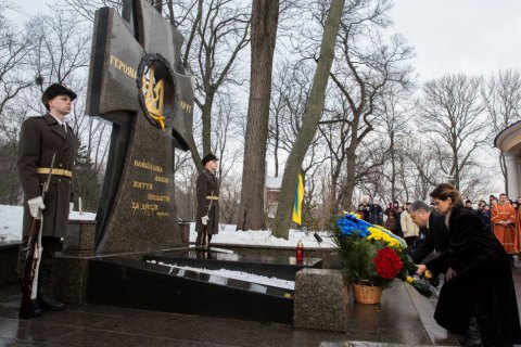 Порошенко призвал снять фильм о Героях Крут