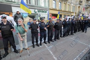 В Харькове вместо митинга за Тимошенко раздают презервативы