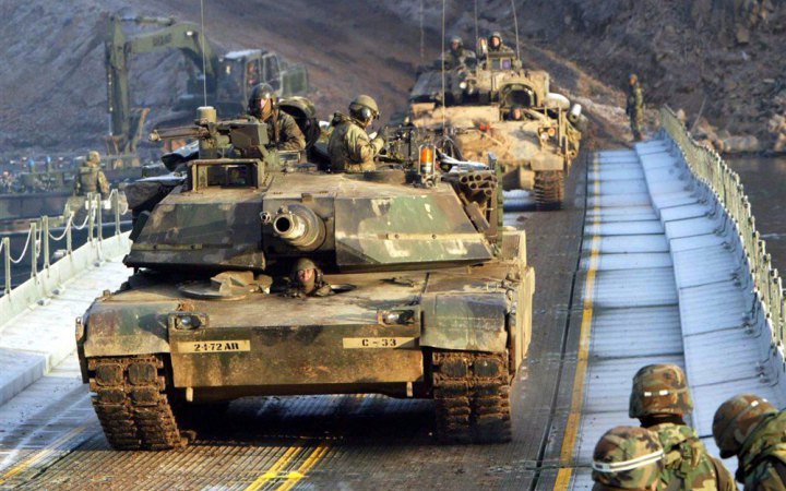 США відправлять в Україну танки Abrams старішої моделі M1A1 (оновлено)