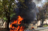​У Нікополі через обстріл згорів рейсовий автобус. Одна людина загинула