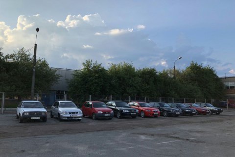 10 конфискованных автомобилей передали многодетным семьям и военным