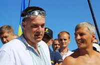 Тягнибок переплыл Днепр в Кременчуге