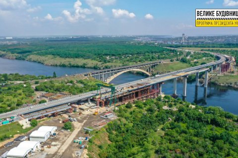 Кран “Захарій” днями повернеться до будівництва Запорізьких мостів, - ОДА