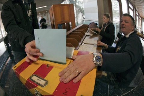 Швейцарцы отклонили повышение пенсионного возраста на референдуме 