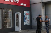 В Киеве неизвестные ограбили магазин электроники за две минуты