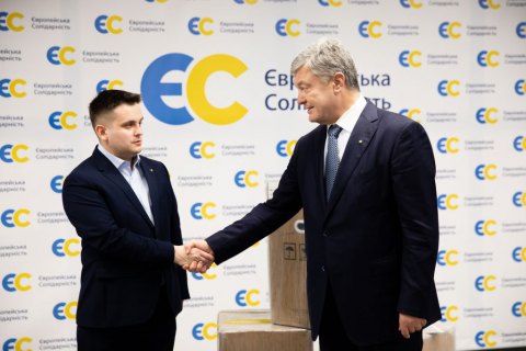 Порошенко передав три кисневі концентратори чернівецькій лікарні, що постраждала від пожежі